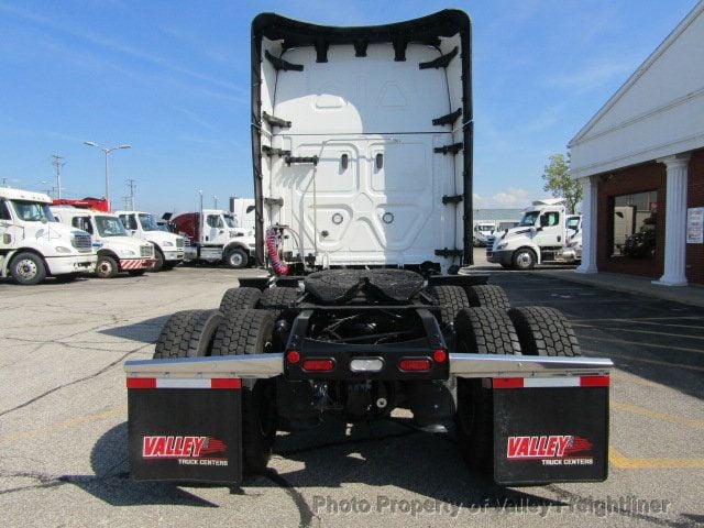 2025 Freightliner Cascadia 126