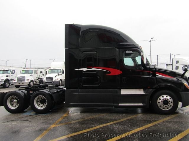 2020 Freightliner Cascadia 126