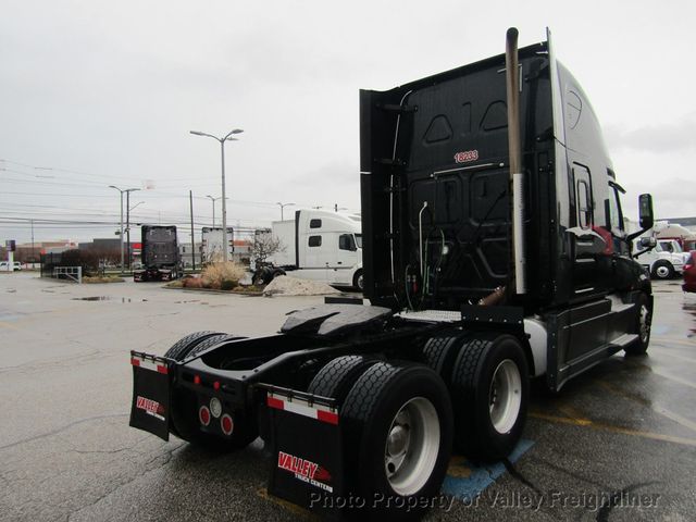 2020 Freightliner Cascadia 126