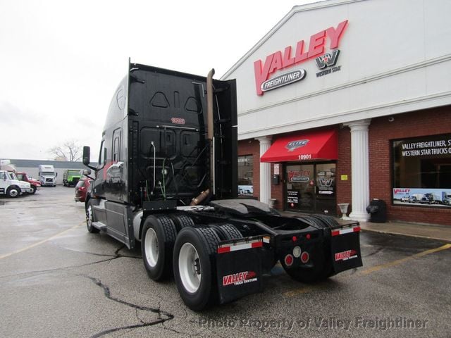 2020 Freightliner Cascadia 126