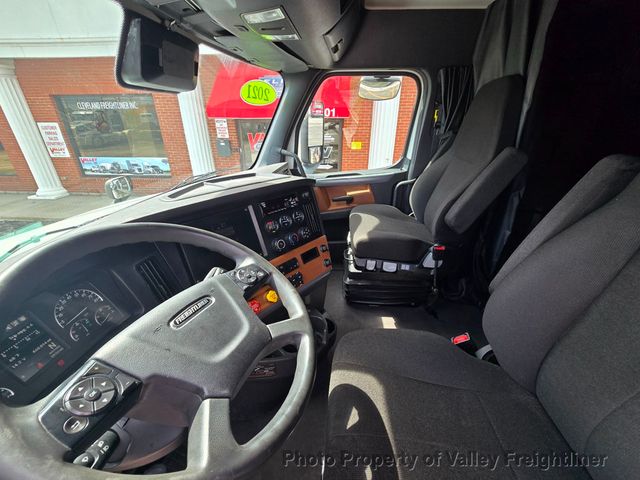 2021 Freightliner Cascadia 126