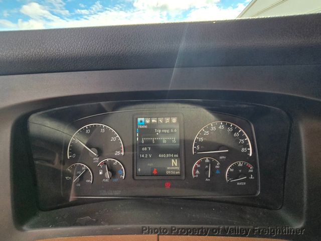 2021 Freightliner Cascadia 126