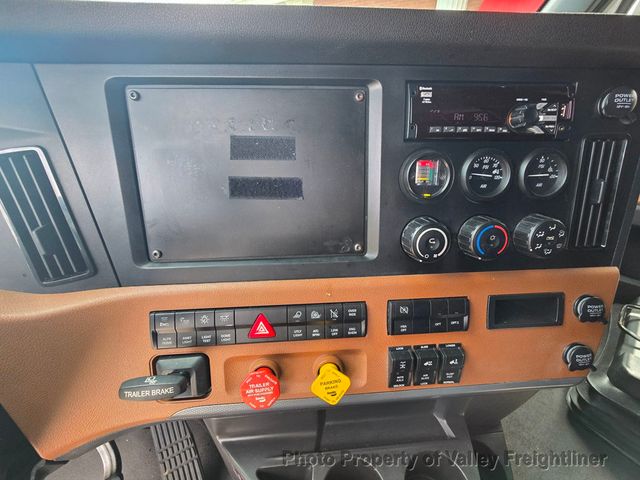 2021 Freightliner Cascadia 126