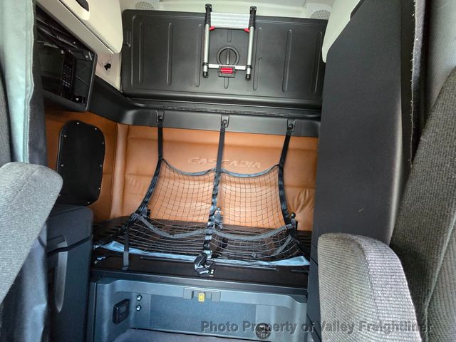 2021 Freightliner Cascadia 126