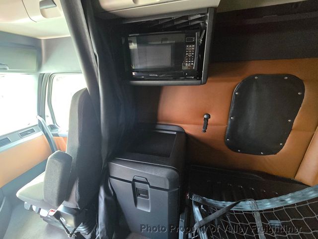2021 Freightliner Cascadia 126