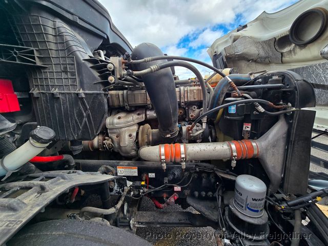 2021 Freightliner Cascadia 126