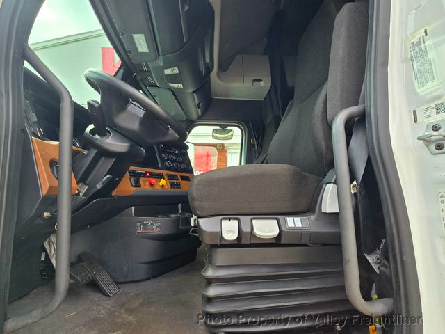 2021 Freightliner Cascadia 126-17