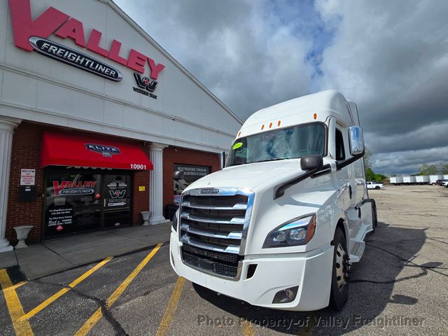 2021 Freightliner Cascadia 126