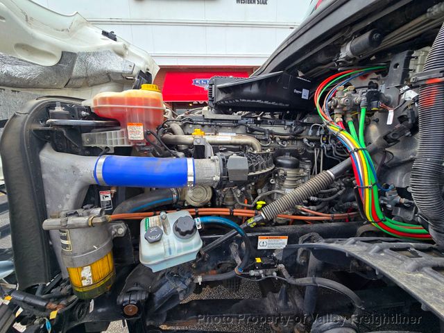 2021 Freightliner Cascadia 126-25