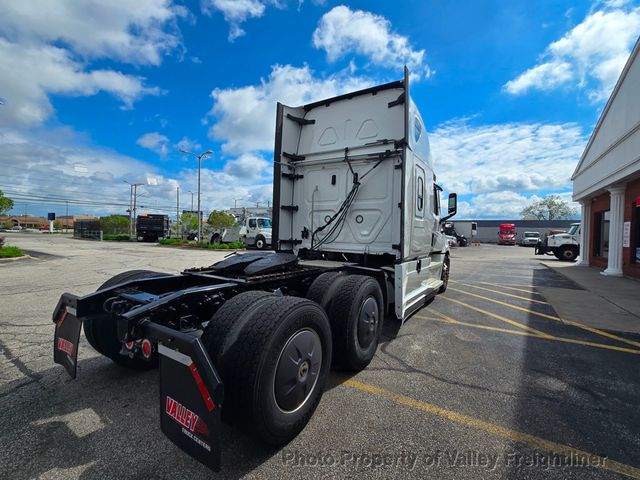 2021 Freightliner Cascadia 126