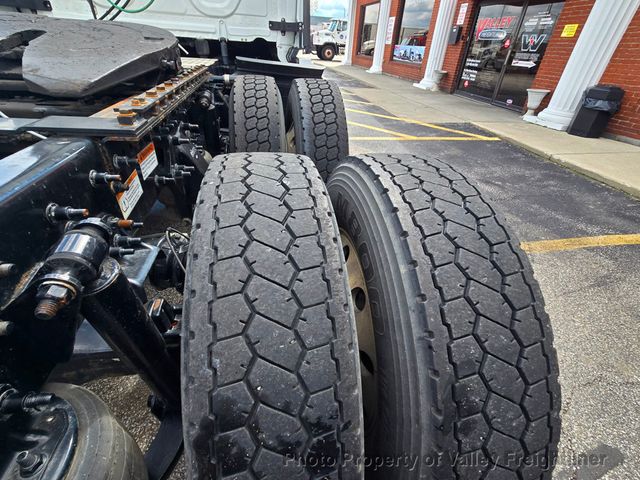 2021 Freightliner Cascadia 126