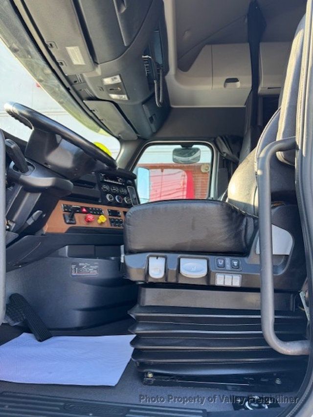2023 Freightliner Cascadia 126