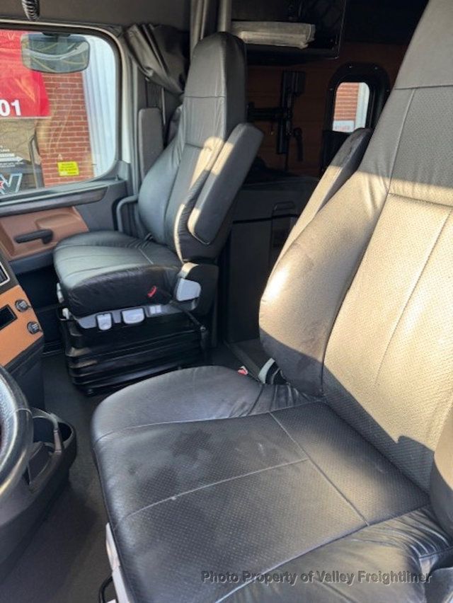 2023 Freightliner Cascadia 126