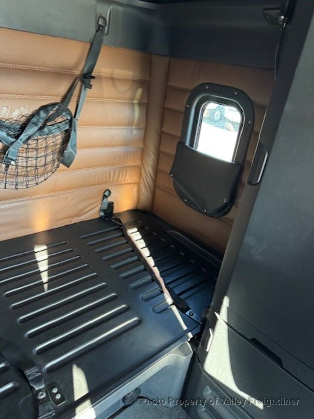 2023 Freightliner Cascadia 126