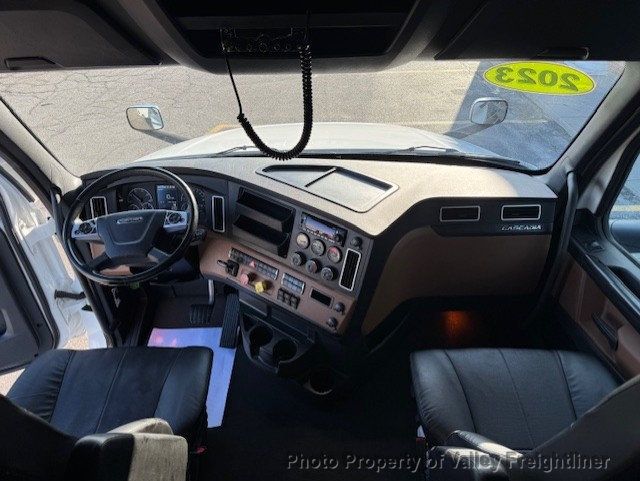 2023 Freightliner Cascadia 126