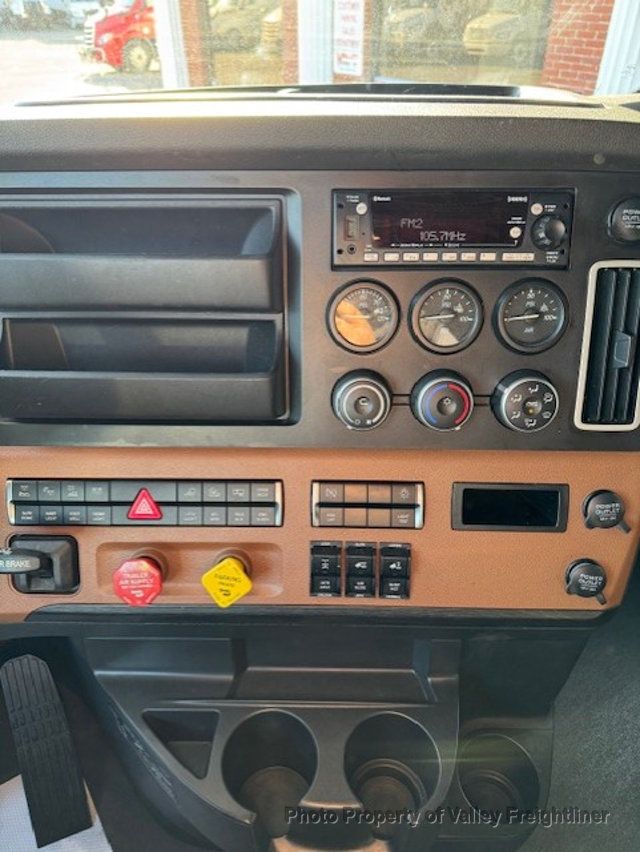 2023 Freightliner Cascadia 126