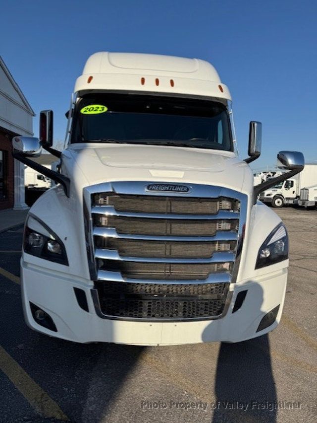 2023 Freightliner Cascadia 126