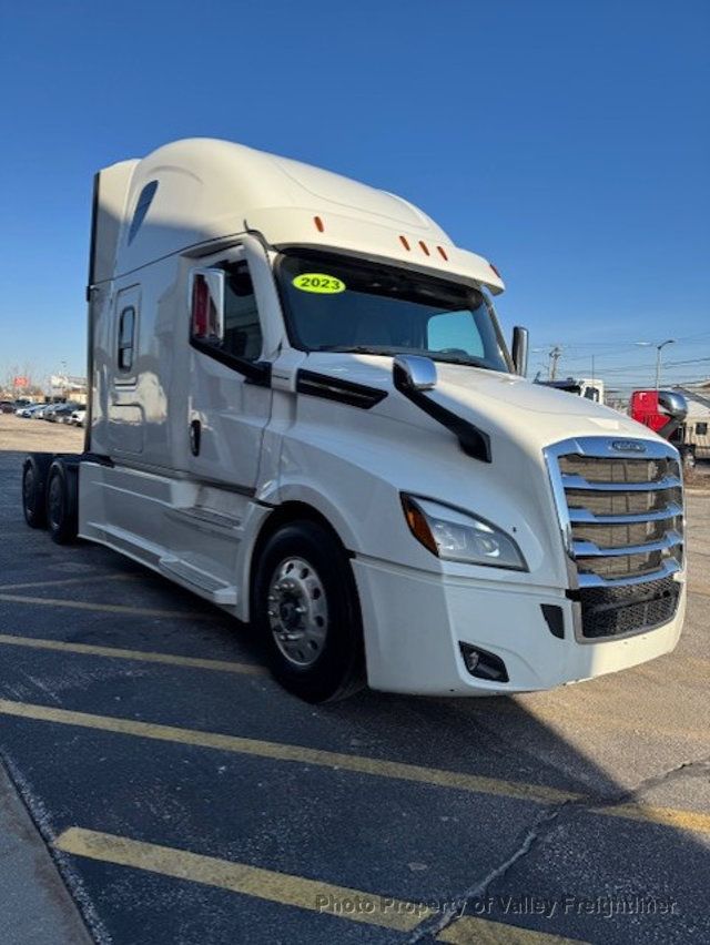 2023 Freightliner Cascadia 126