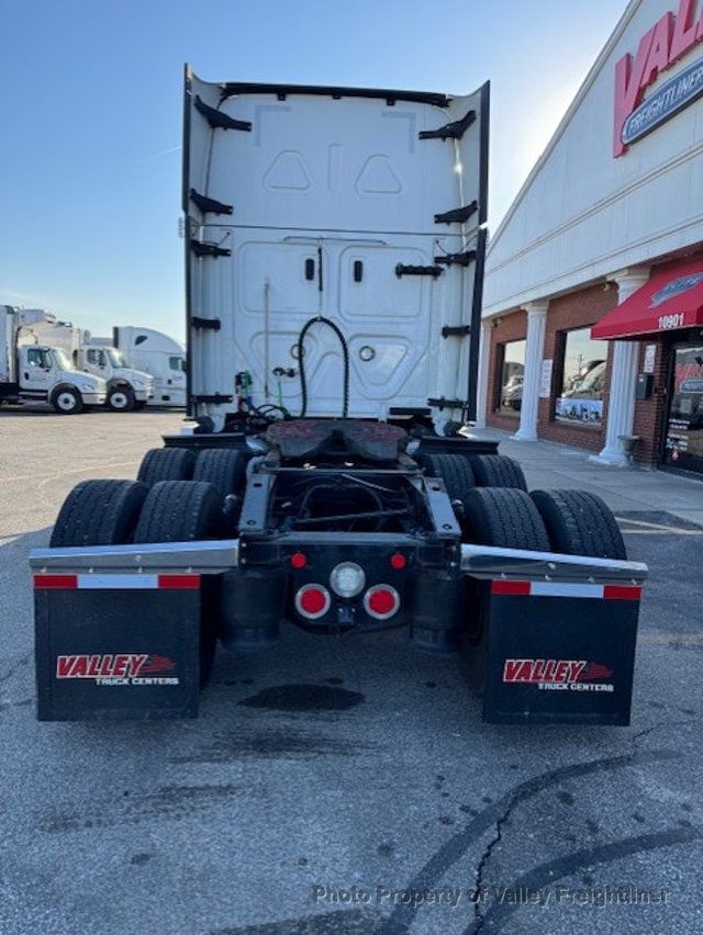 2023 Freightliner Cascadia 126