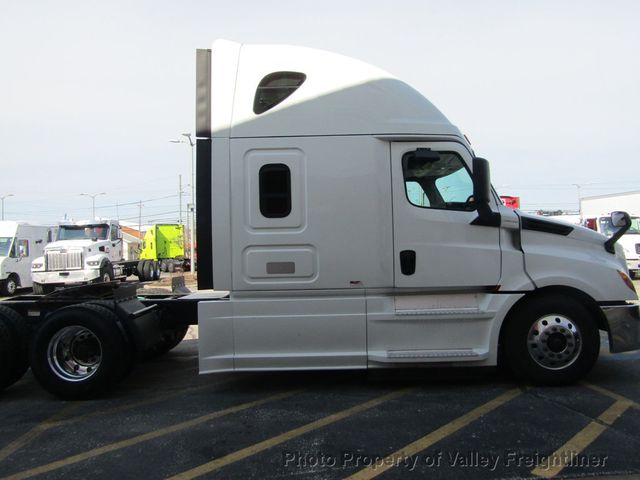 2020 Freightliner Cascadia 126