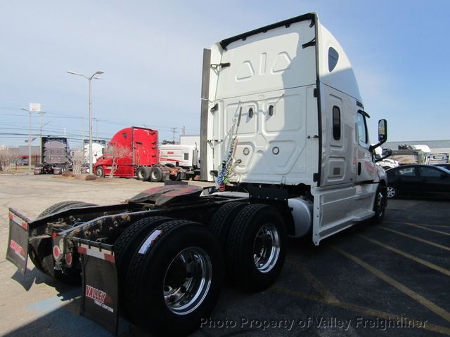 2020 Freightliner Cascadia 126