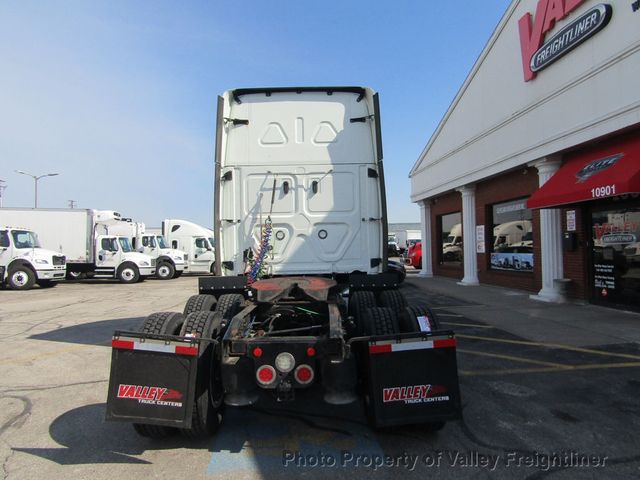 2020 Freightliner Cascadia 126