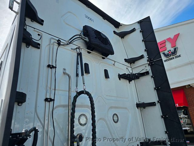 2023 Freightliner Cascadia 126