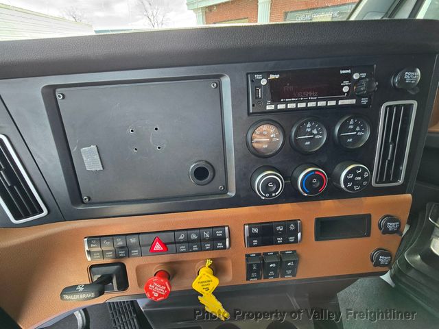 2023 Freightliner Cascadia 126
