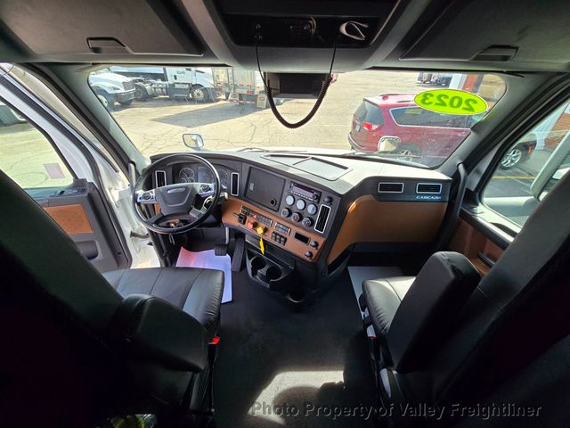2023 Freightliner Cascadia 126