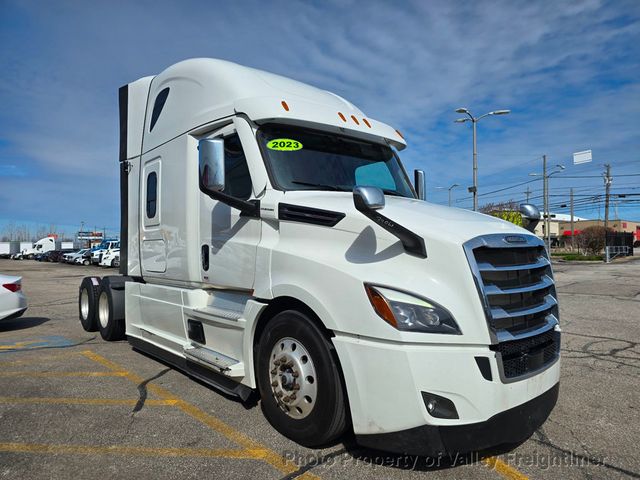 2023 Freightliner Cascadia 126