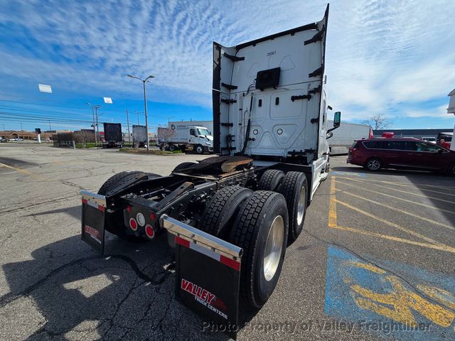2023 Freightliner Cascadia 126