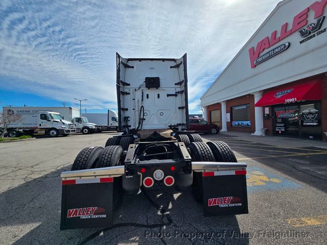 2023 Freightliner Cascadia 126