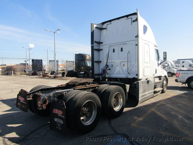 2020 Freightliner Cascadia 126