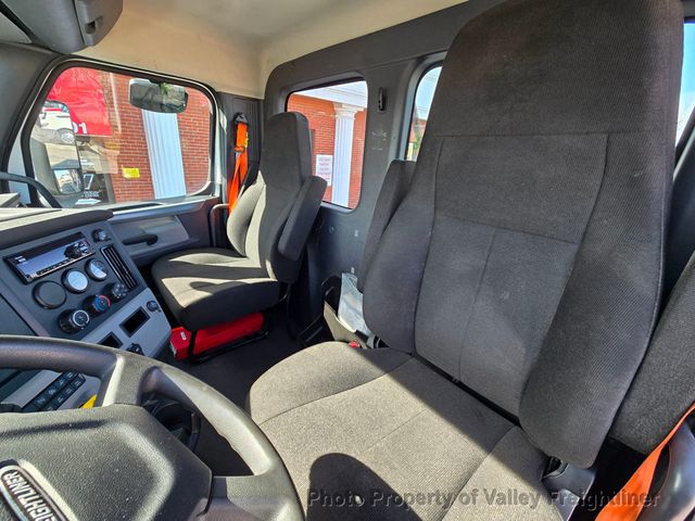 2021 Freightliner Cascadia 126