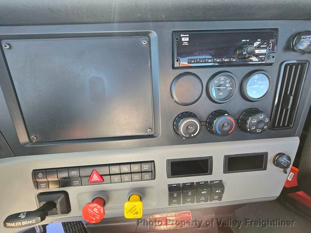 2021 Freightliner Cascadia 126