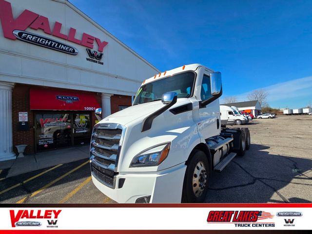 2021 Freightliner Cascadia 126