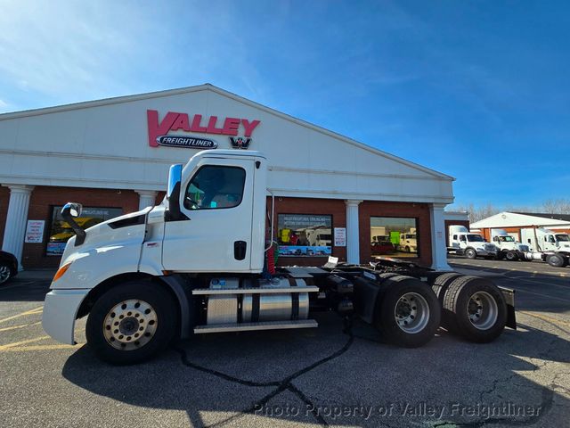 2021 Freightliner Cascadia 126