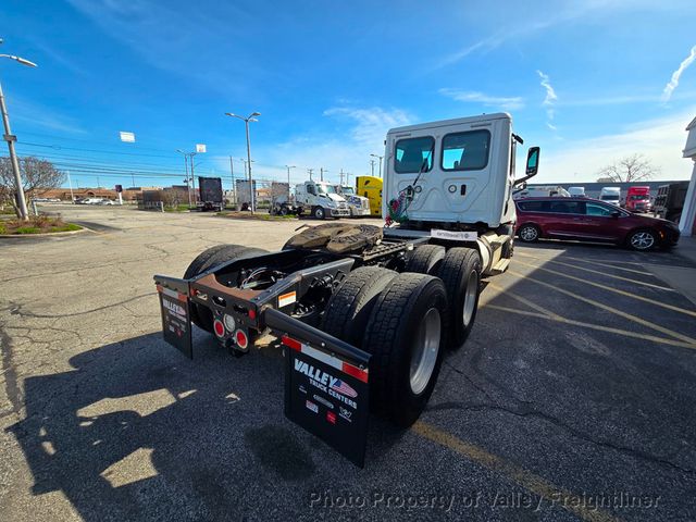 2021 Freightliner Cascadia 126