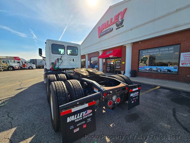 2021 Freightliner Cascadia 126