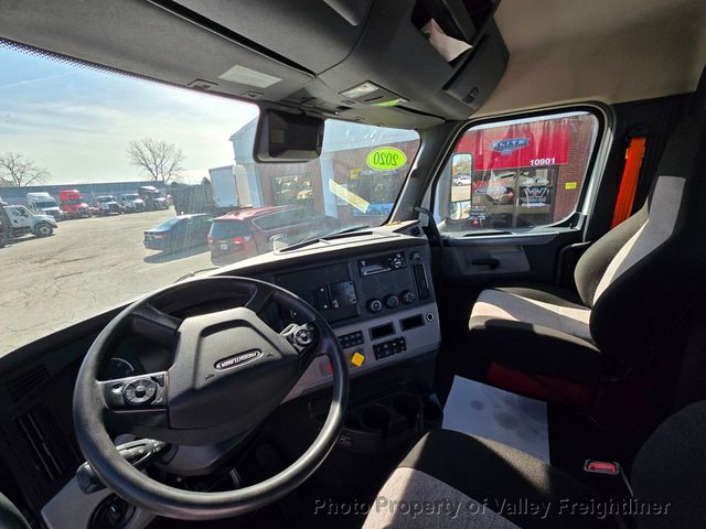 2020 Freightliner Cascadia 126