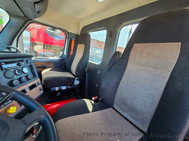 2022 Freightliner Cascadia 126