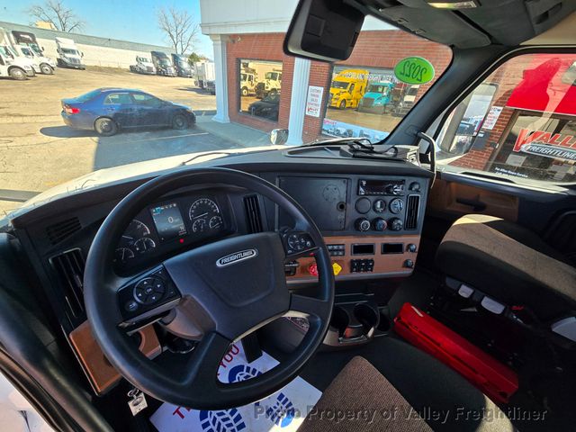 2022 Freightliner Cascadia 126