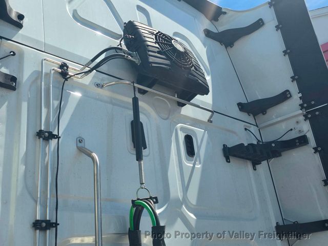 2023 Freightliner Cascadia 126