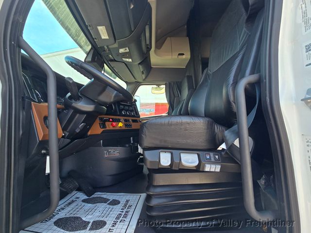 2023 Freightliner Cascadia 126