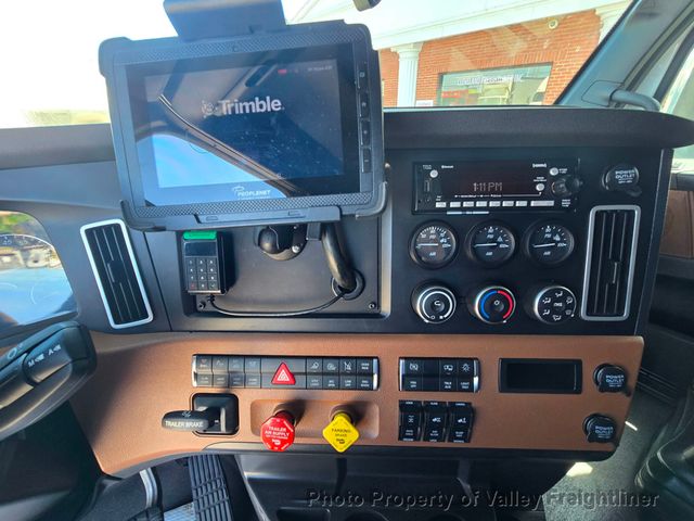 2023 Freightliner Cascadia 126
