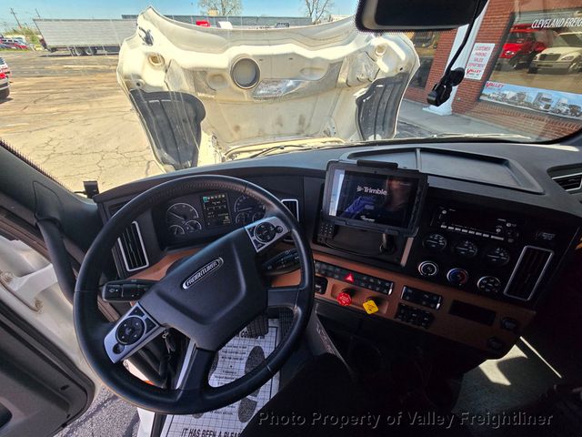 2023 Freightliner Cascadia 126