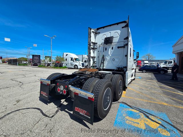 2023 Freightliner Cascadia 126