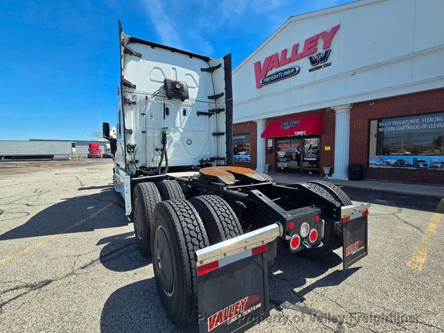 2023 Freightliner Cascadia 126