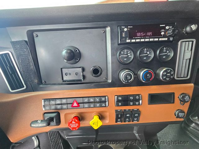 2023 Freightliner Cascadia 126