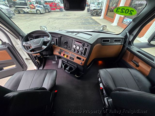 2023 Freightliner Cascadia 126